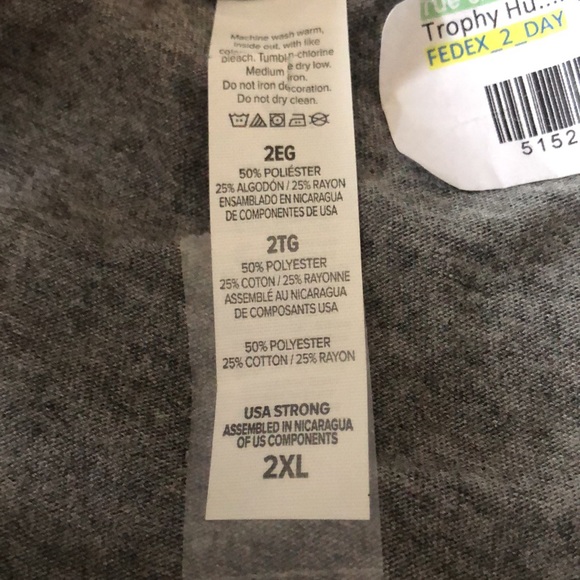 NWOT- Thread Tank Graphic Short Sleeved Tee - Picture 7 of 7